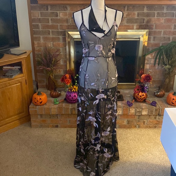 VENUS Other - NWT Venus sheer embroidered lingerie and panty set